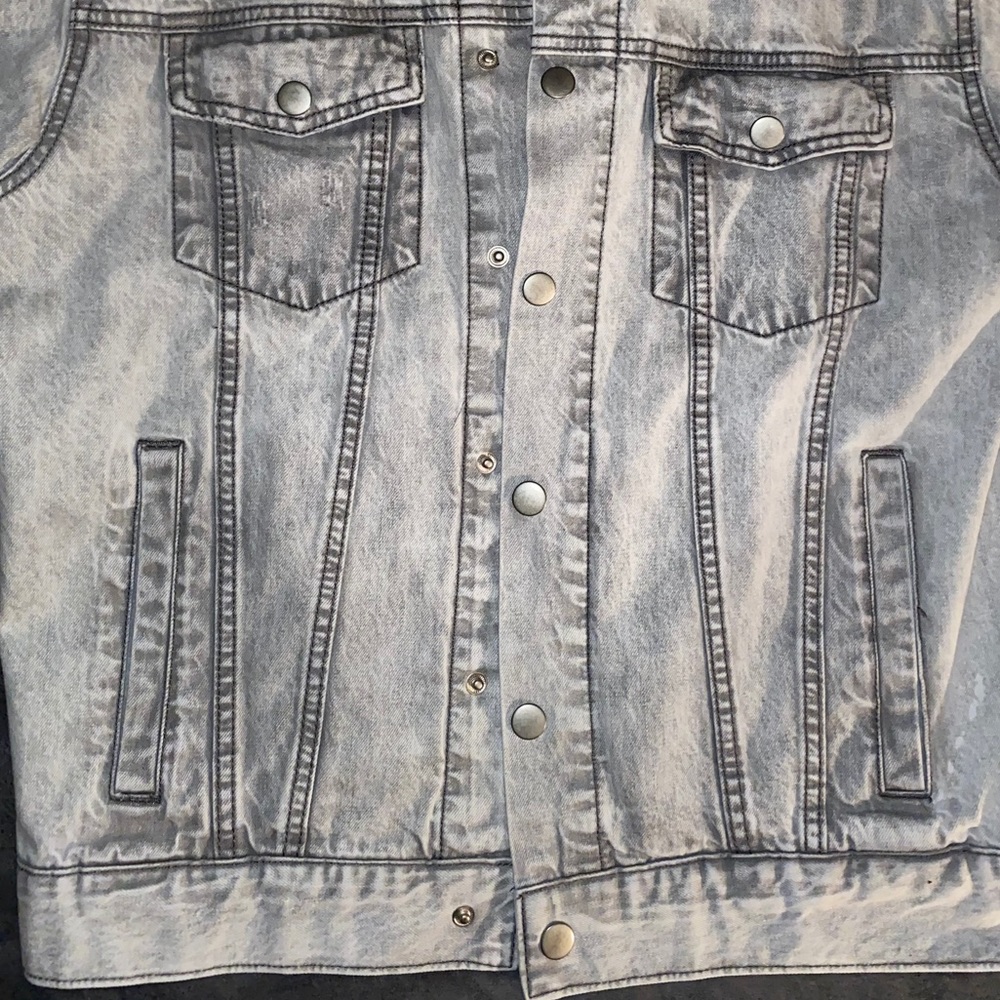 Distressed Denim jacket - Picture 7 of 7
